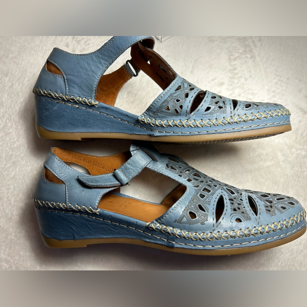 Spring Step IRIN Blue Leather Etched Design T-Strap Sandals with 2” Heel Size 9 - Picture 7 of 12